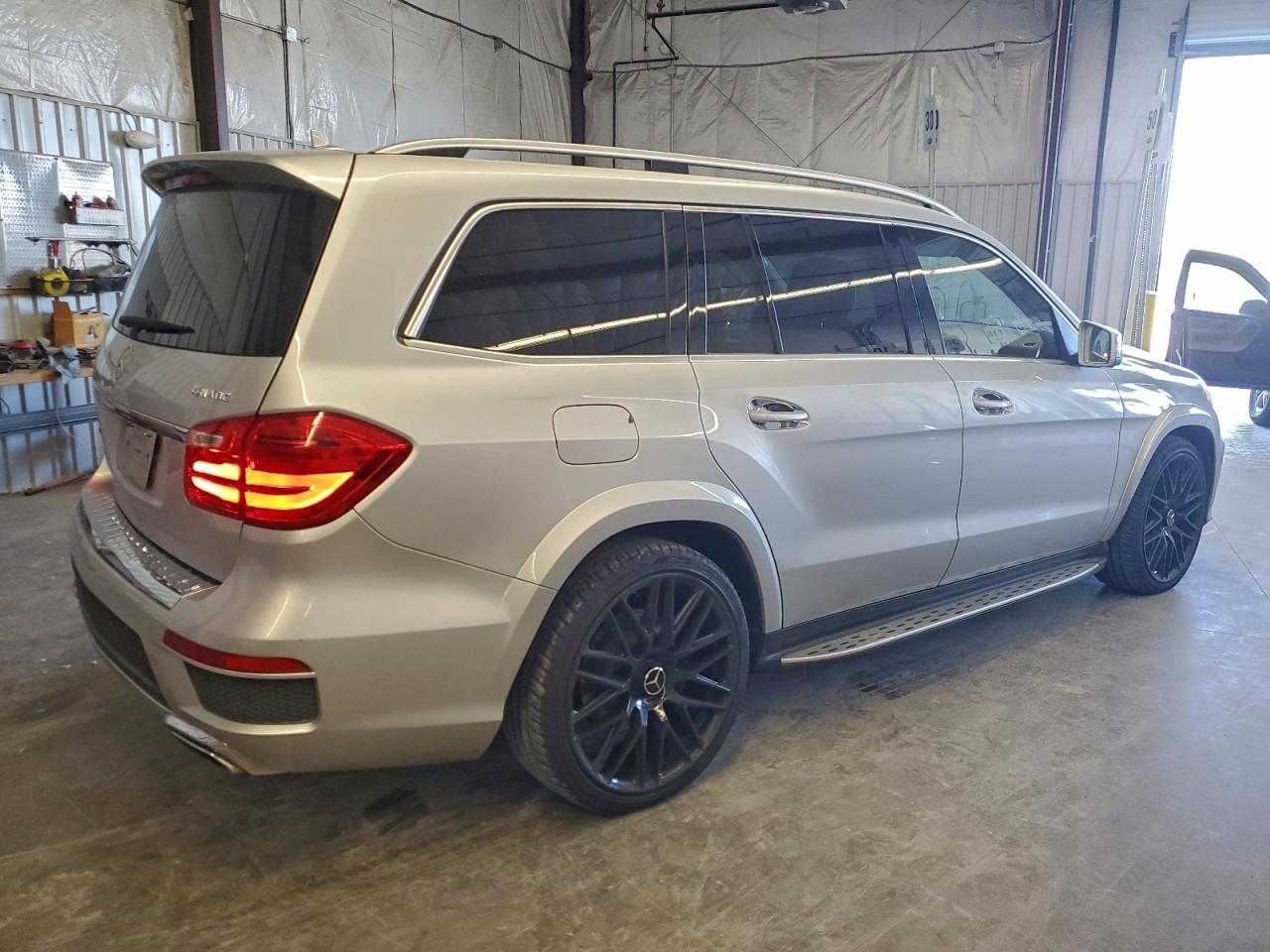 2014 MERCEDES-BENZ GL 550 4MATIC photo 5