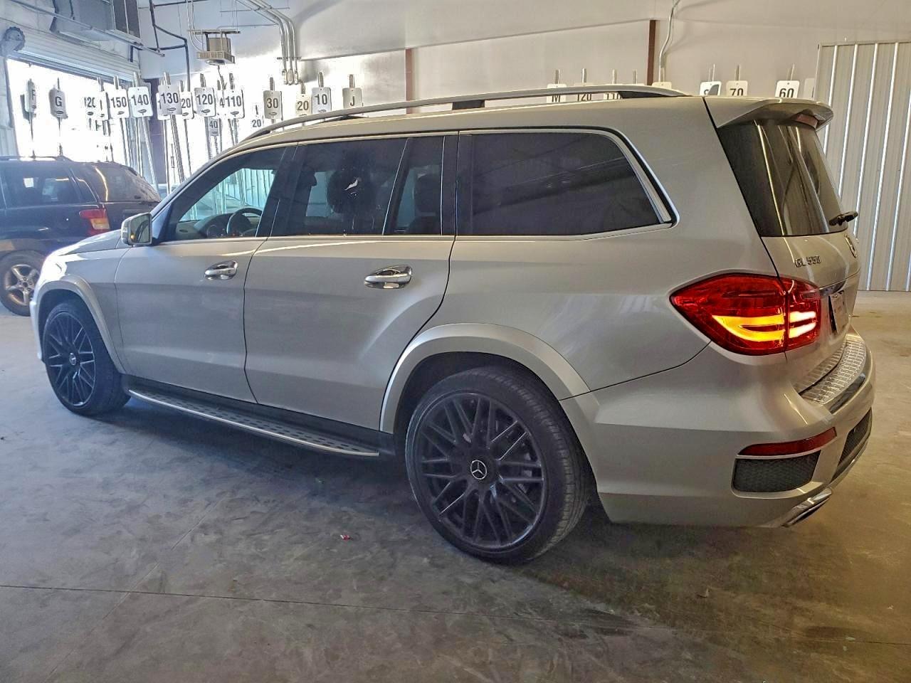 2014 MERCEDES-BENZ GL 550 4MATIC photo 3