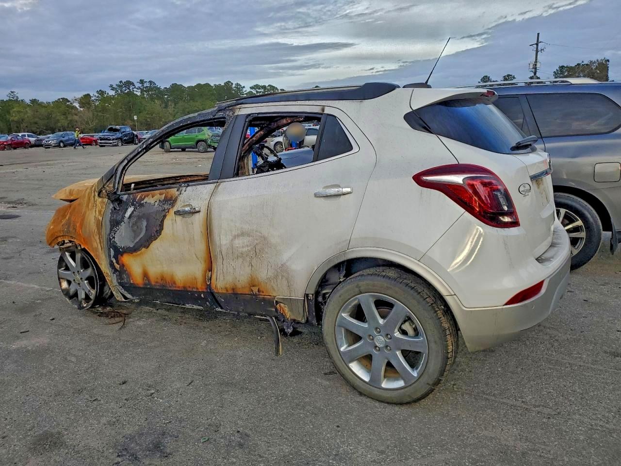 2020 BUICK ENCORE ESSENCE photo 2