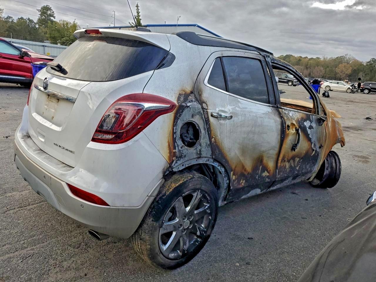 2020 BUICK ENCORE ESSENCE photo 3
