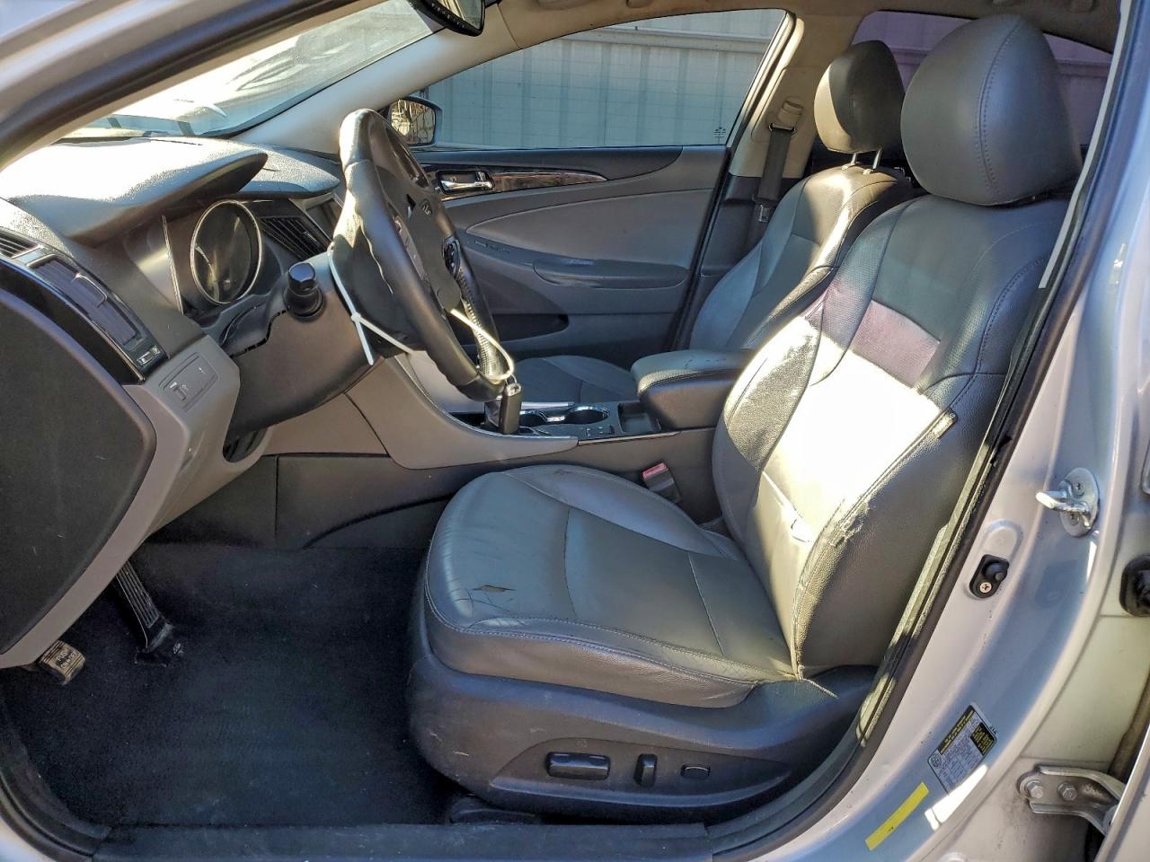 2011 HYUNDAI SONATA SE photo 13