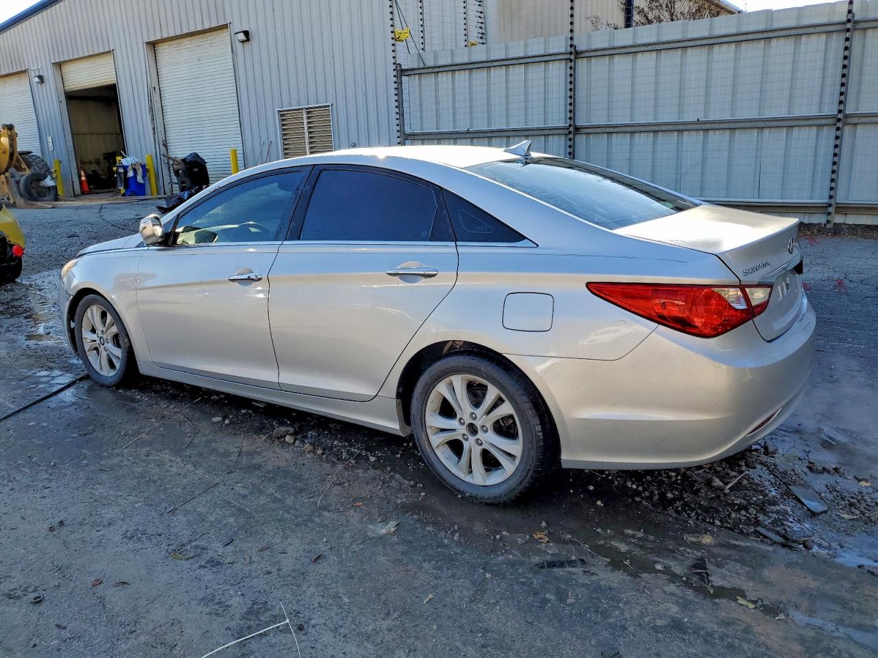2011 HYUNDAI SONATA SE photo 3