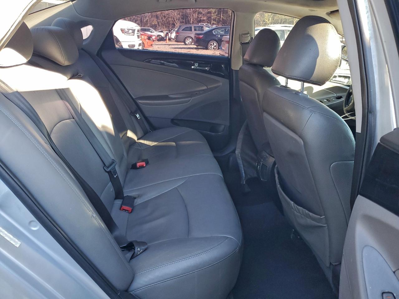 2011 HYUNDAI SONATA SE photo 19
