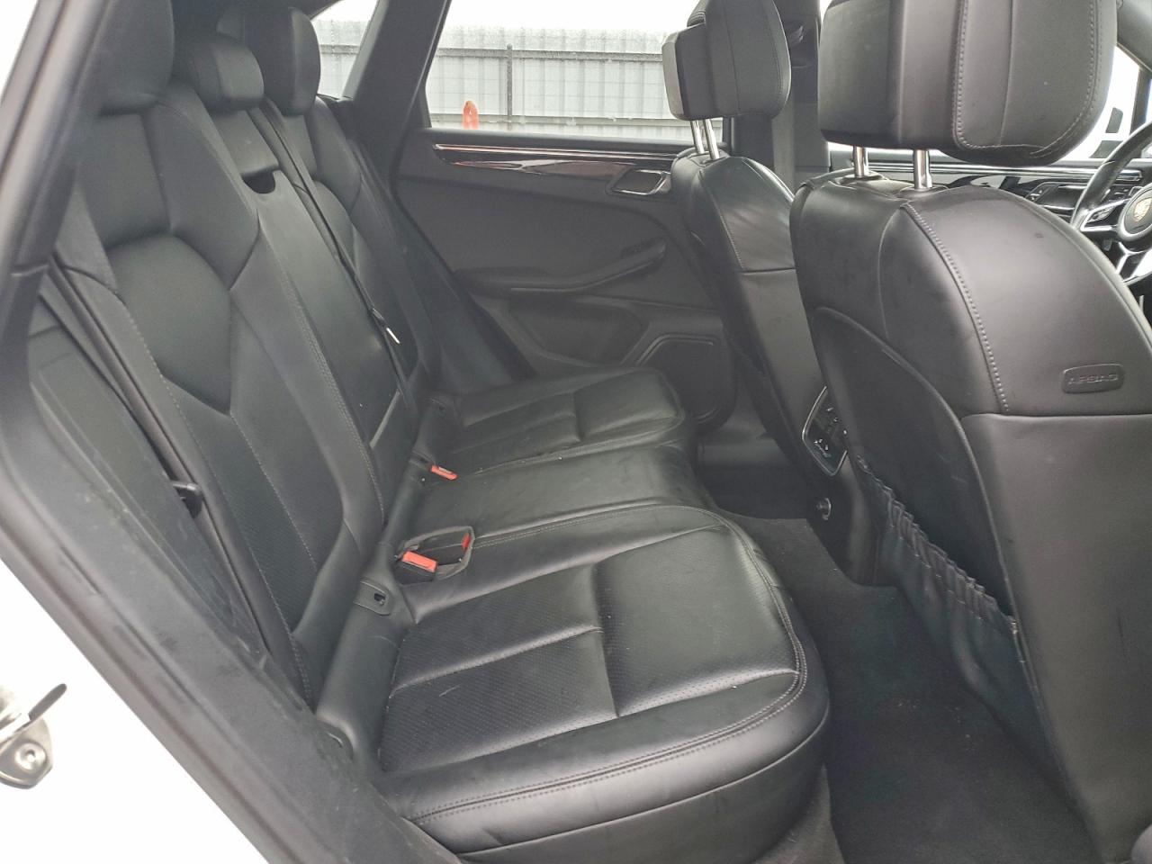 2015 PORSCHE MACAN S photo 21