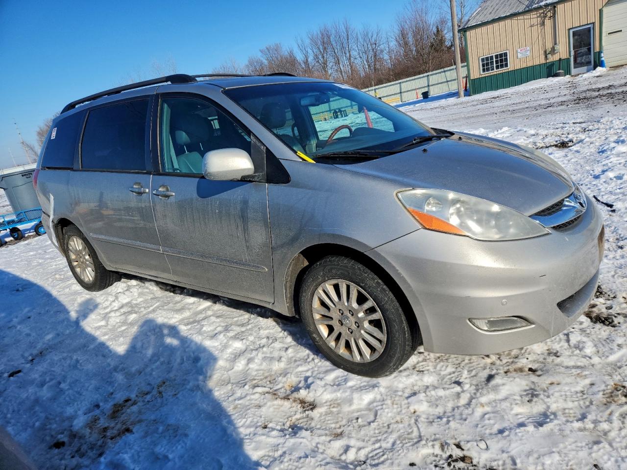 2009 TOYOTA SIENNA XLE photo 4