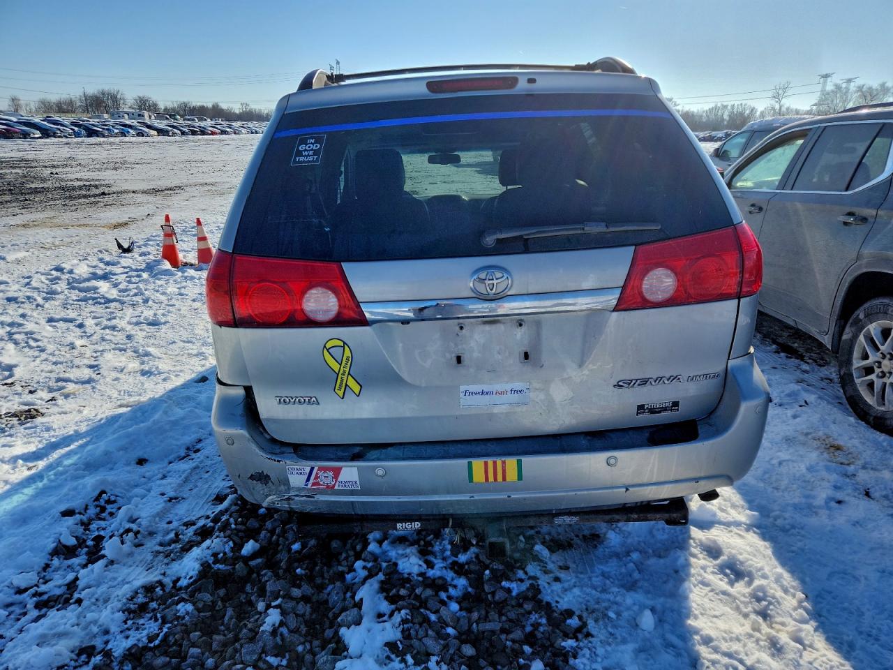 2009 TOYOTA SIENNA XLE photo 6