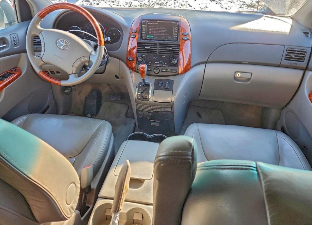 2009 TOYOTA SIENNA XLE photo 8