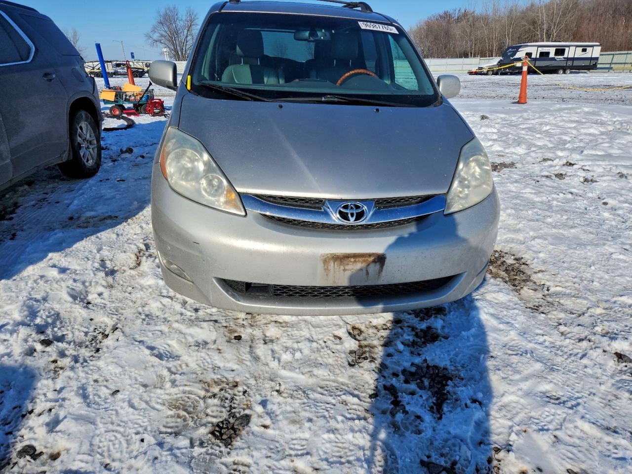 2009 TOYOTA SIENNA XLE photo 5