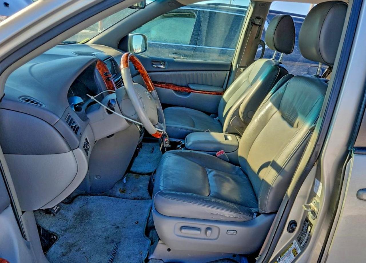 2009 TOYOTA SIENNA XLE photo 7