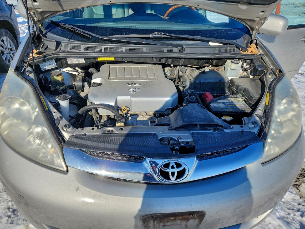 2009 TOYOTA SIENNA XLE photo 12