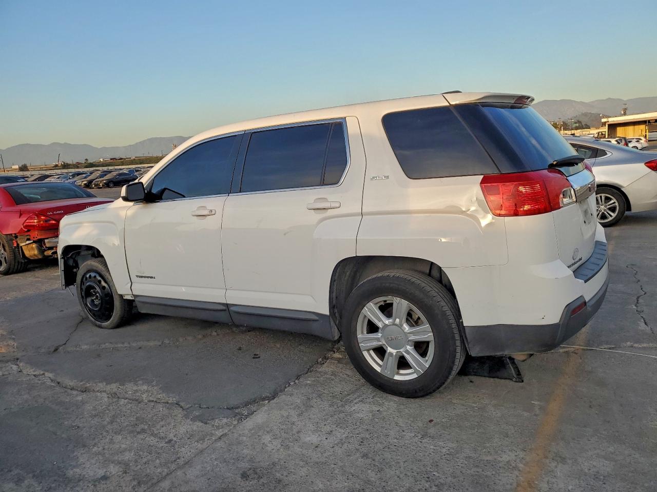 2015 GMC TERRAIN SLE photo 2