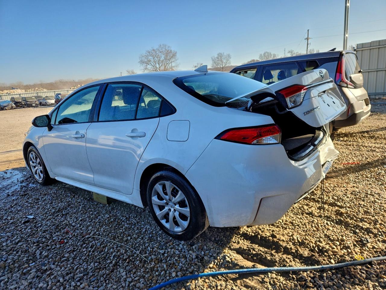 2024 TOYOTA COROLLA LE photo 3