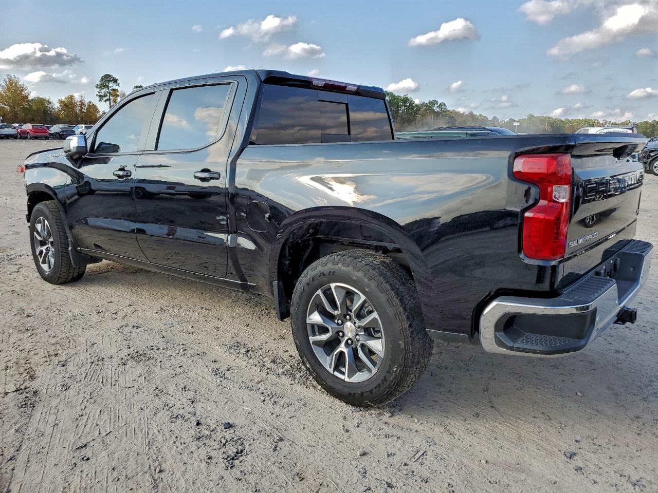2024 CHEVROLET SILVERADO C1500 LT photo 3