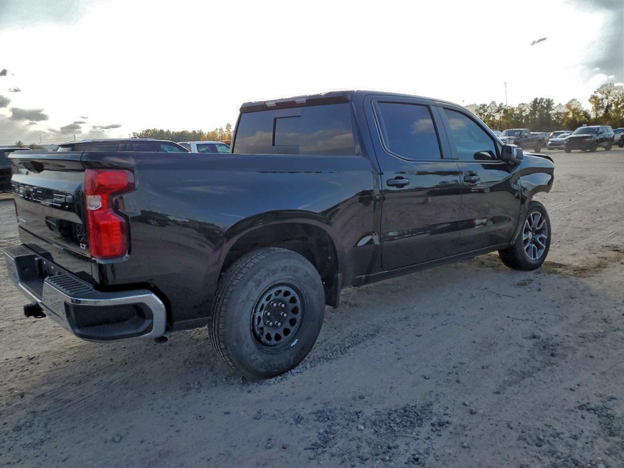2024 CHEVROLET SILVERADO C1500 LT photo 5