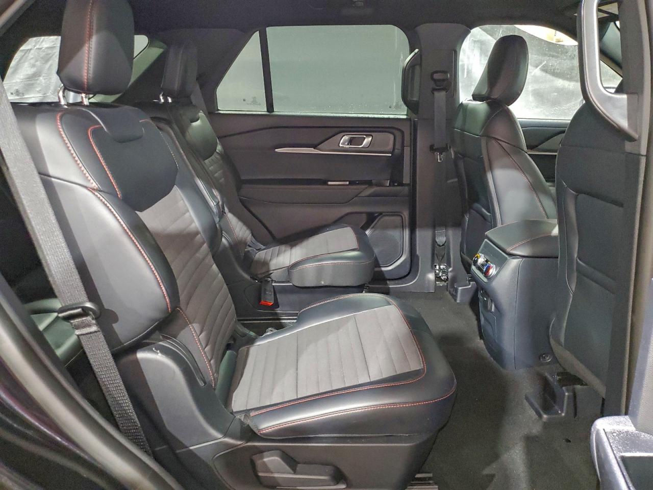 2025 FORD EXPLORER ST-LINE photo 11