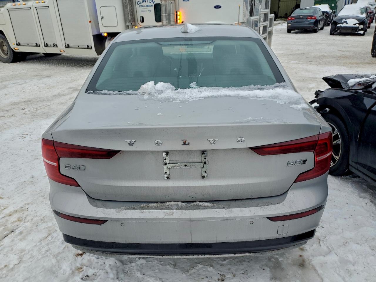 2024 VOLVO S60 CORE photo 6