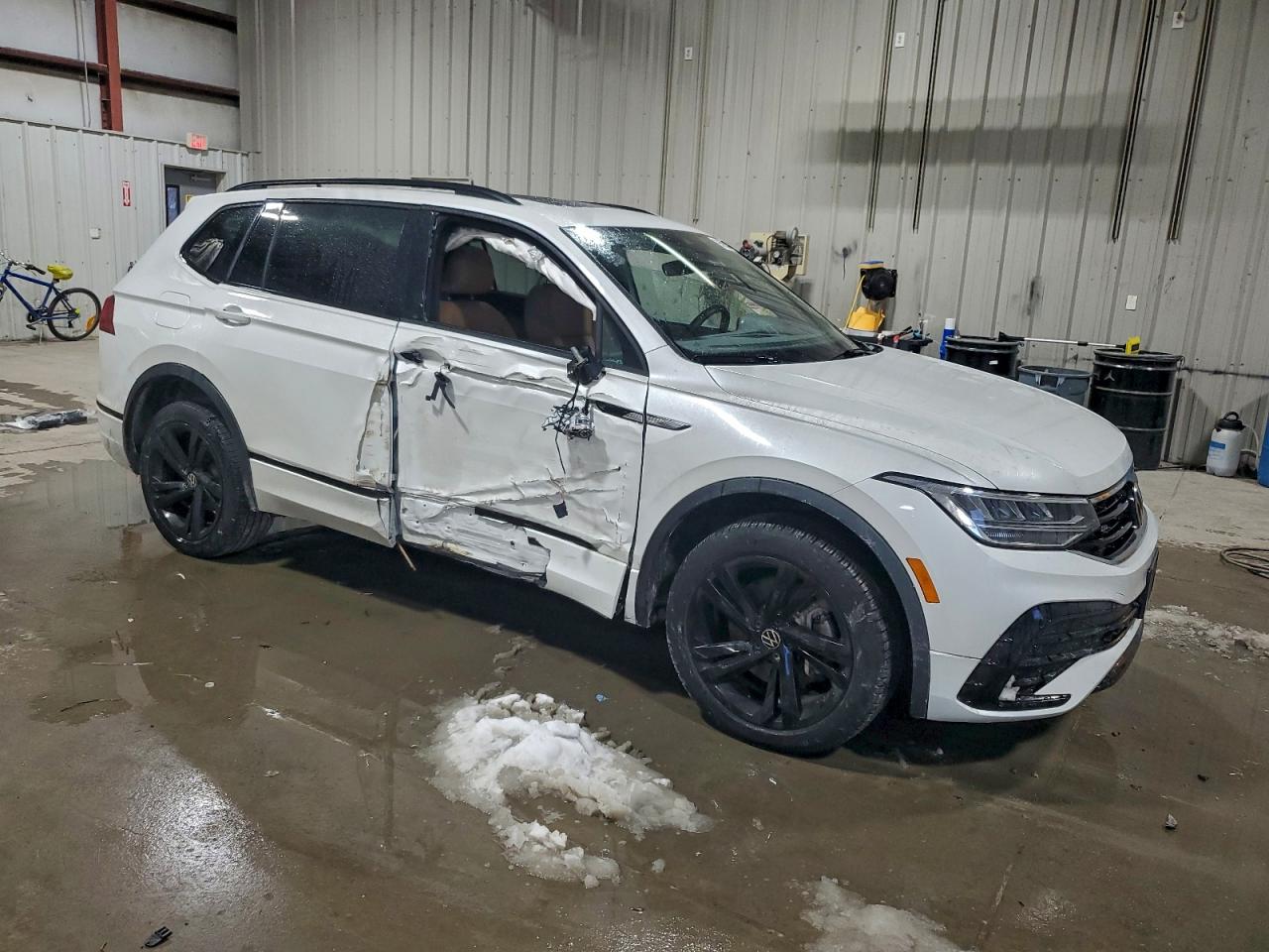 2024 VOLKSWAGEN TIGUAN SE R-LINE BLACK photo 4