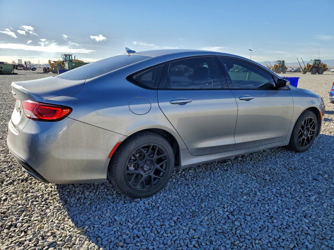 2015 CHRYSLER 200 S photo 3