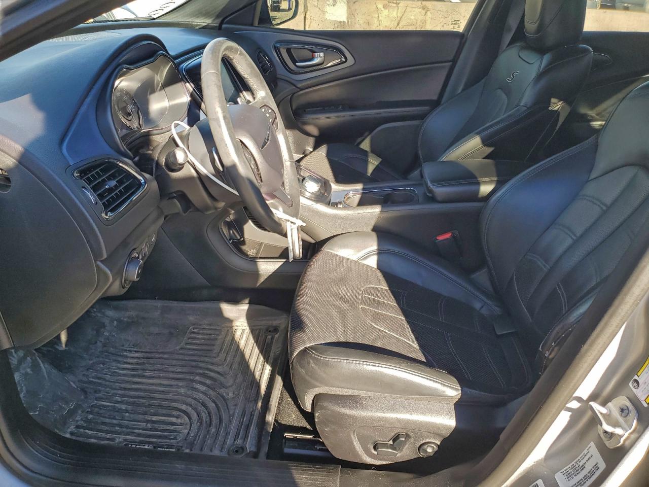 2015 CHRYSLER 200 S photo 7