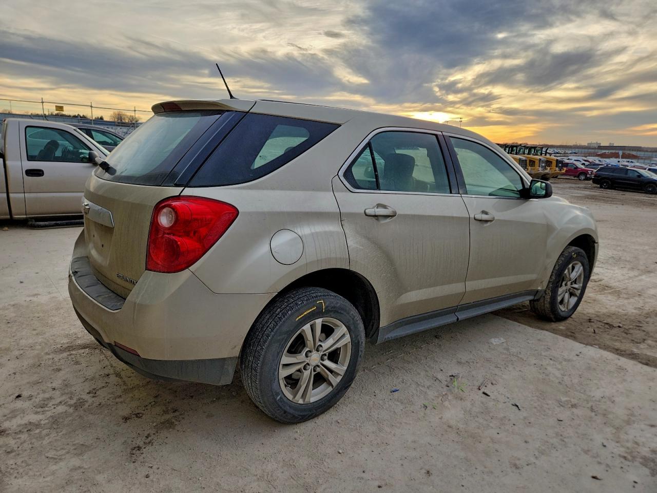 2014 CHEVROLET EQUINOX LS photo 3