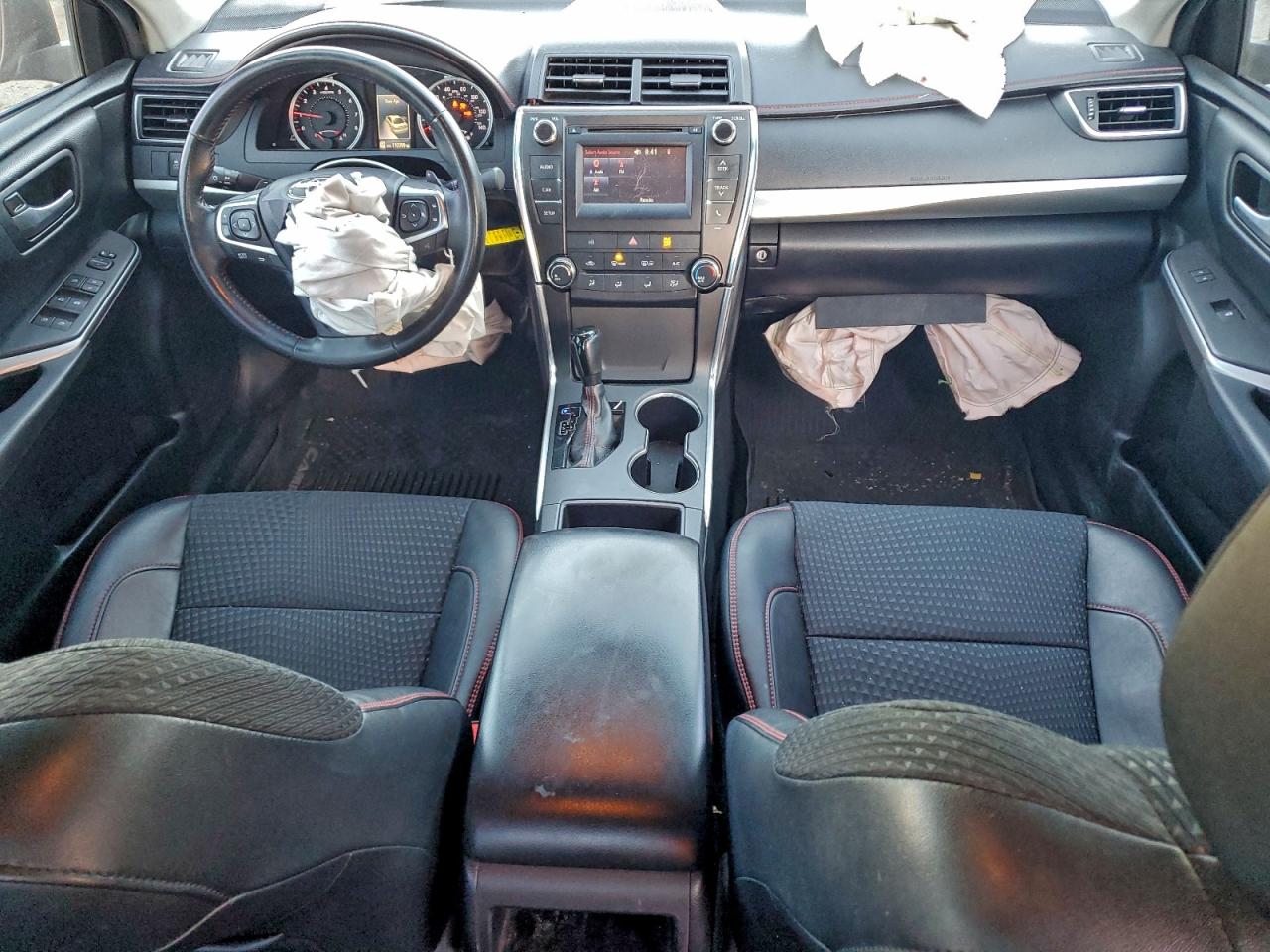 2015 TOYOTA CAMRY LE photo 15