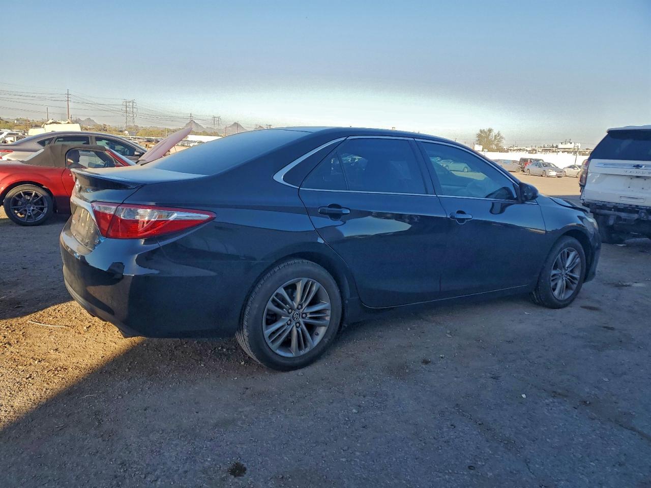 2015 TOYOTA CAMRY LE photo 5