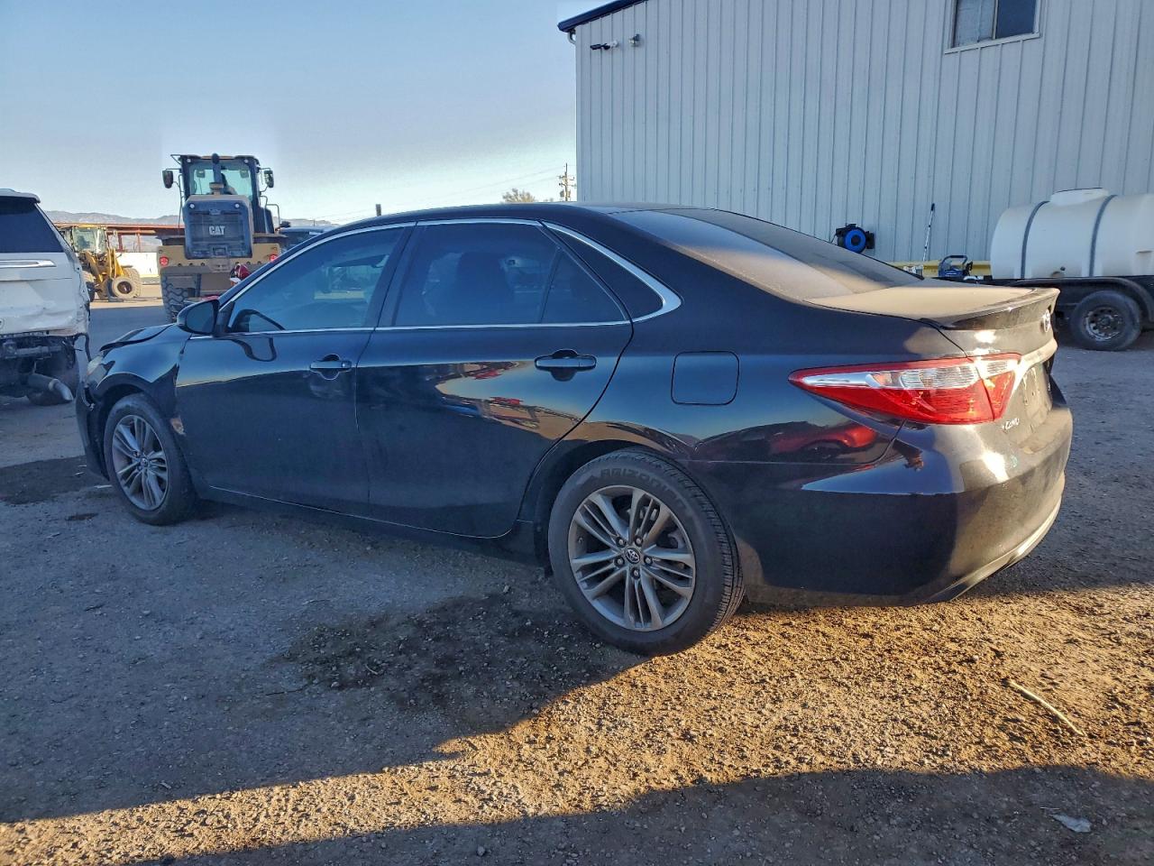 2015 TOYOTA CAMRY LE photo 3