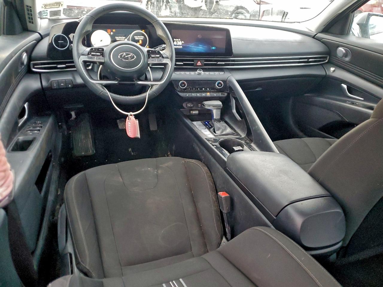 2023 HYUNDAI ELANTRA SEL photo 8