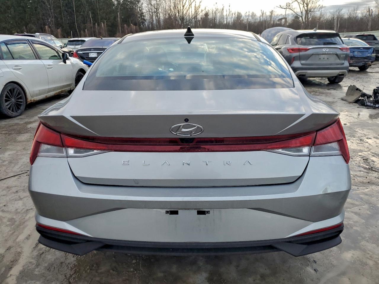 2023 HYUNDAI ELANTRA SEL photo 6
