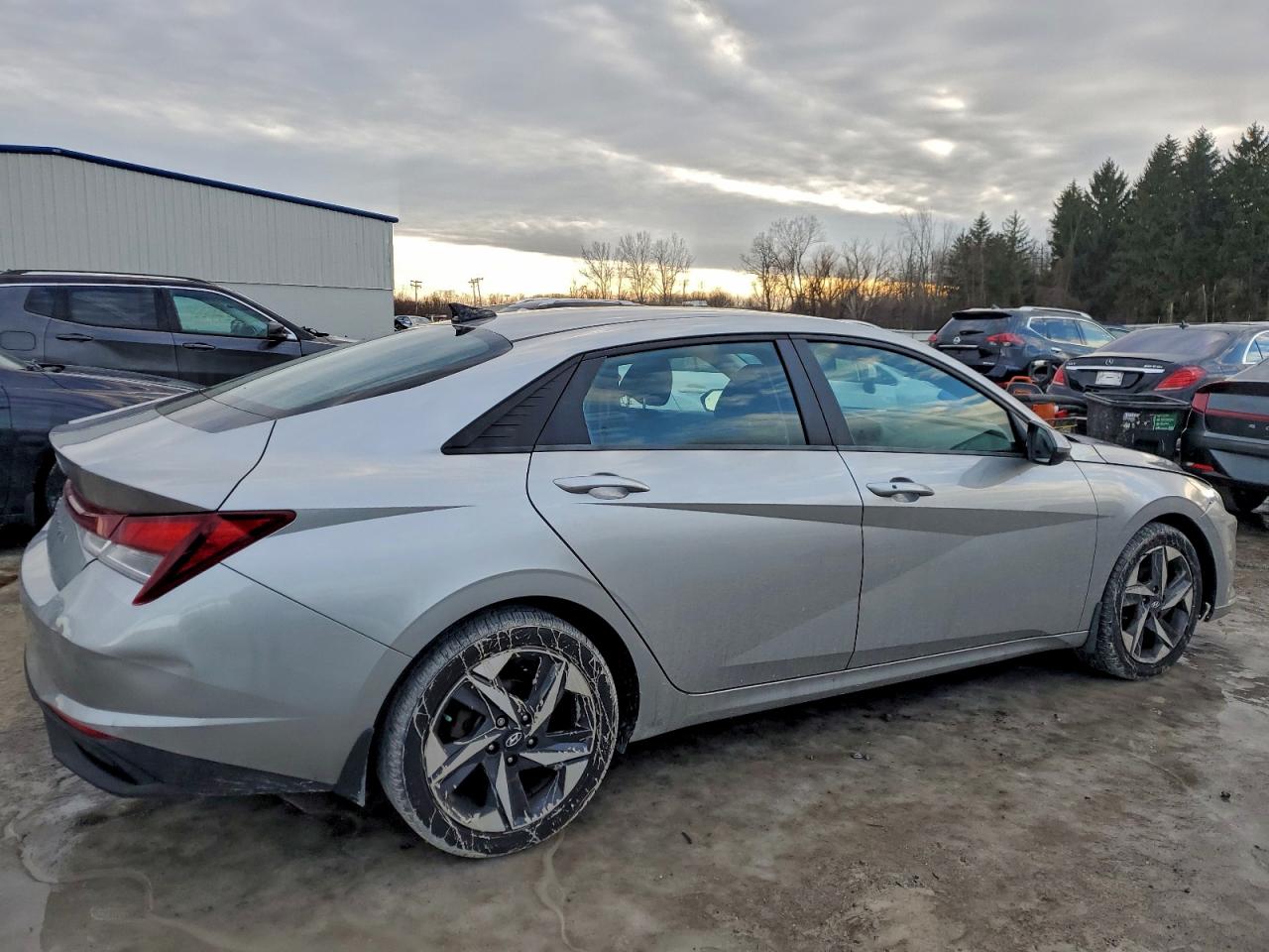 2023 HYUNDAI ELANTRA SEL photo 3