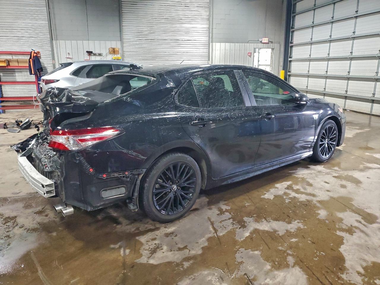 2020 TOYOTA CAMRY SE photo 3