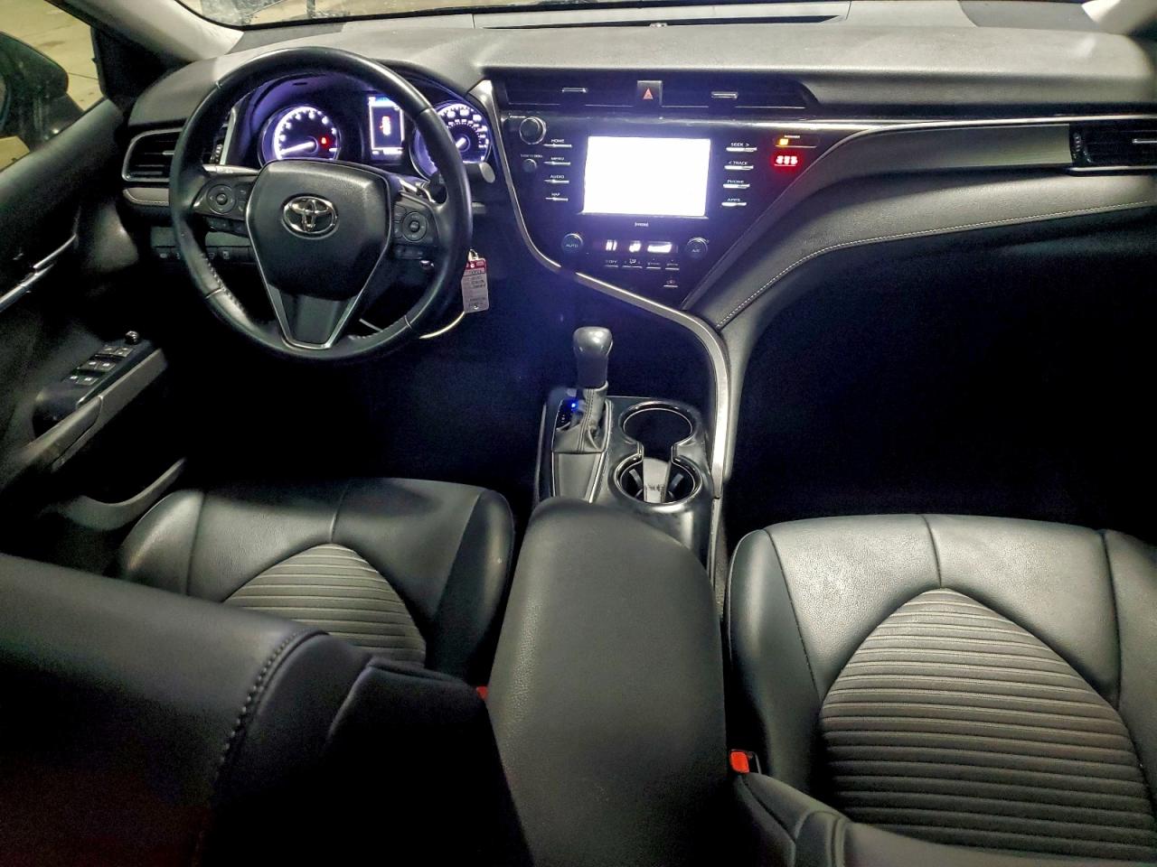 2020 TOYOTA CAMRY SE photo 8