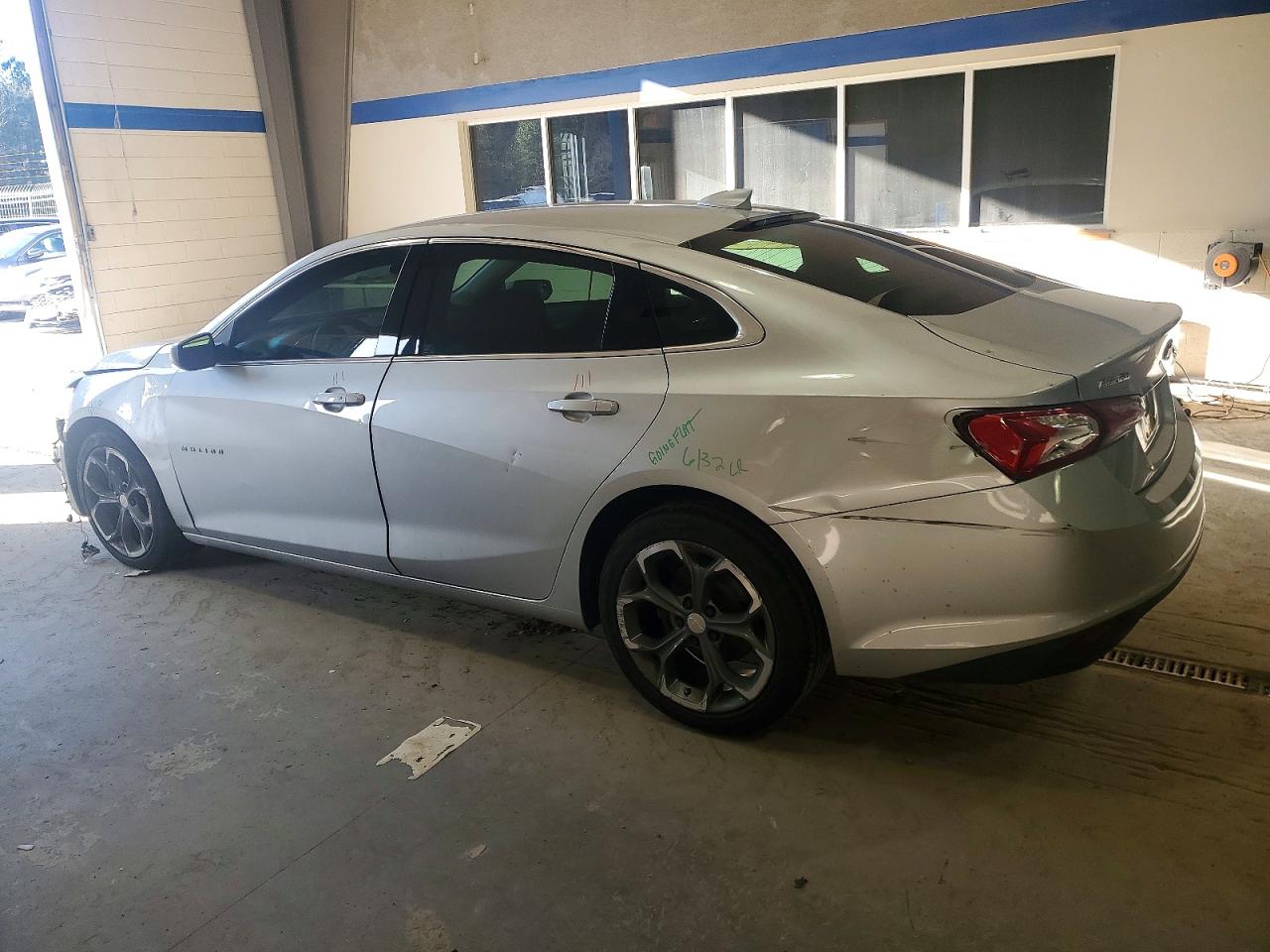 2021 CHEVROLET MALIBU LT photo 2
