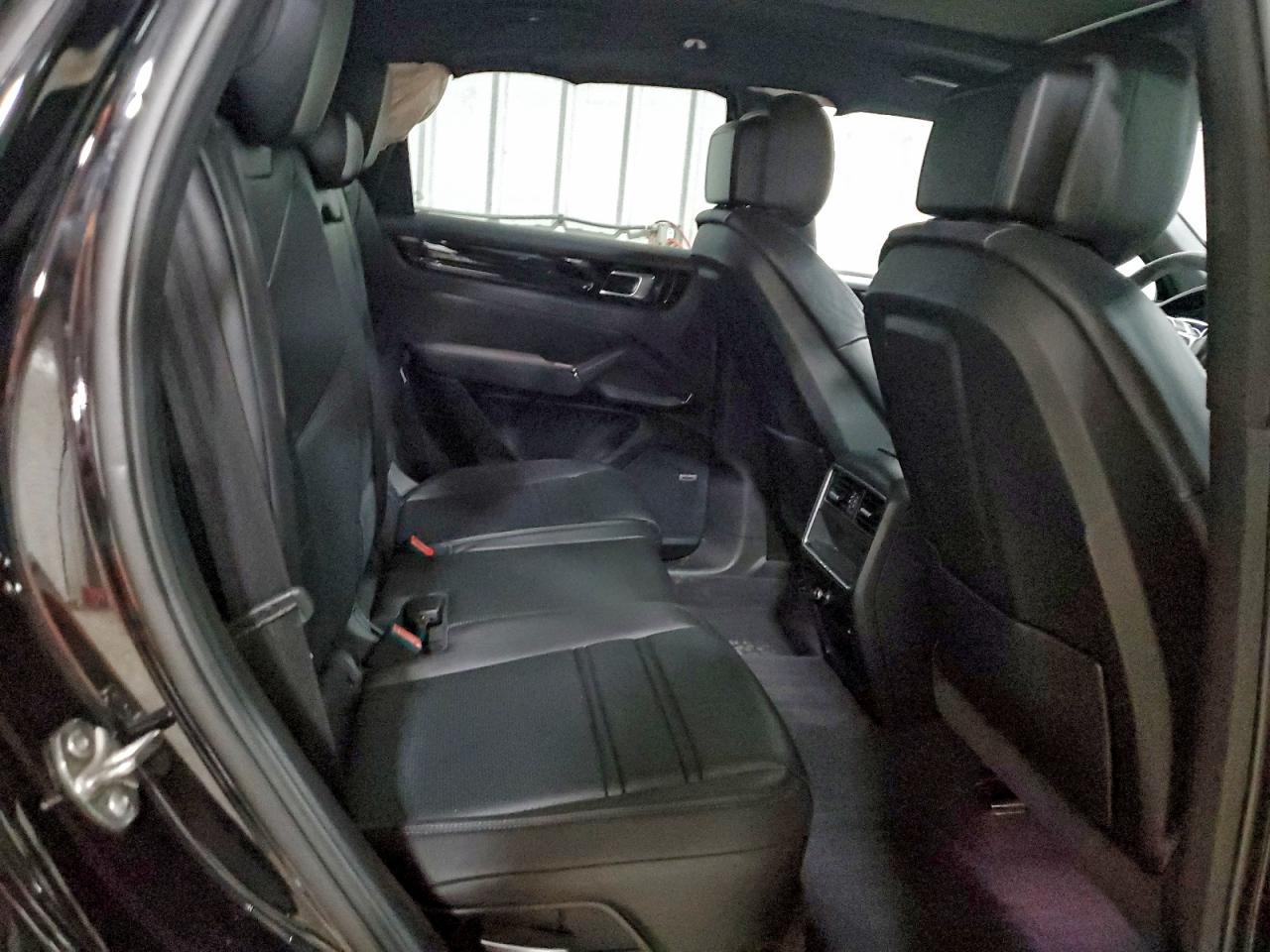 2021 PORSCHE CAYENNE photo 21