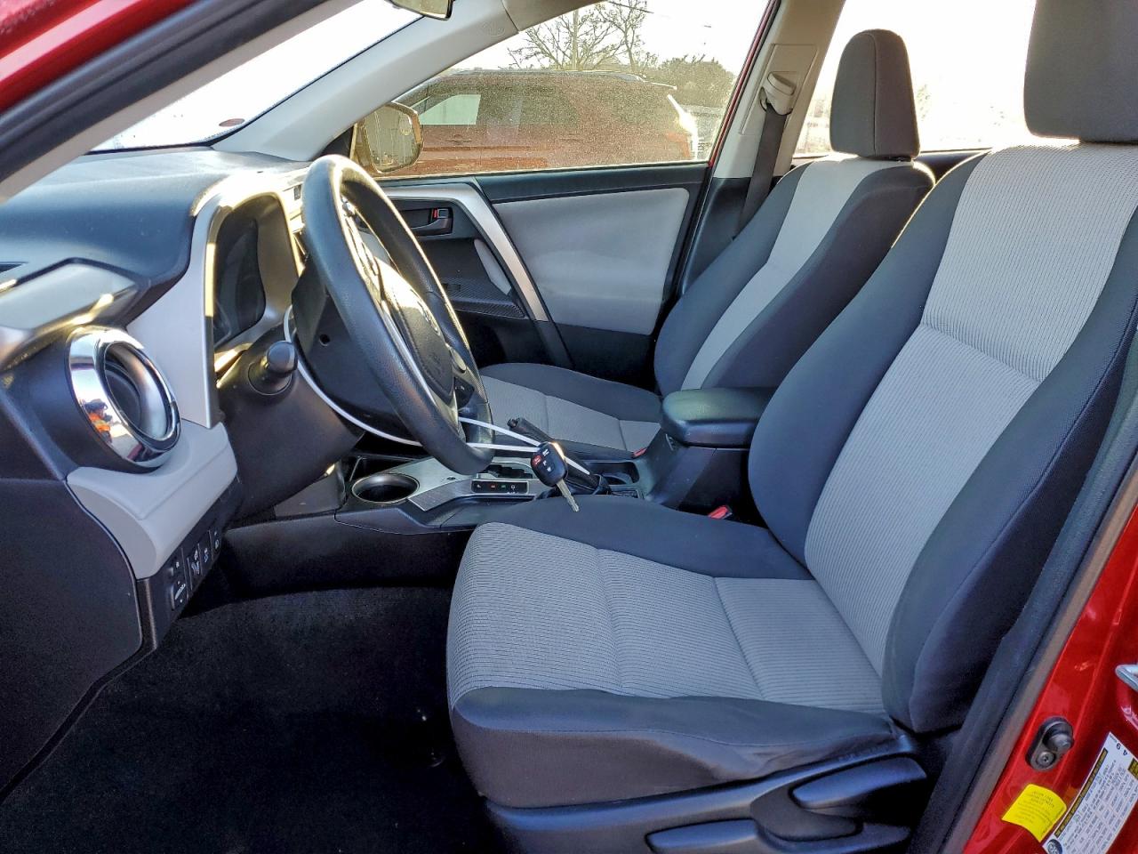 2015 TOYOTA RAV4 LE photo 7
