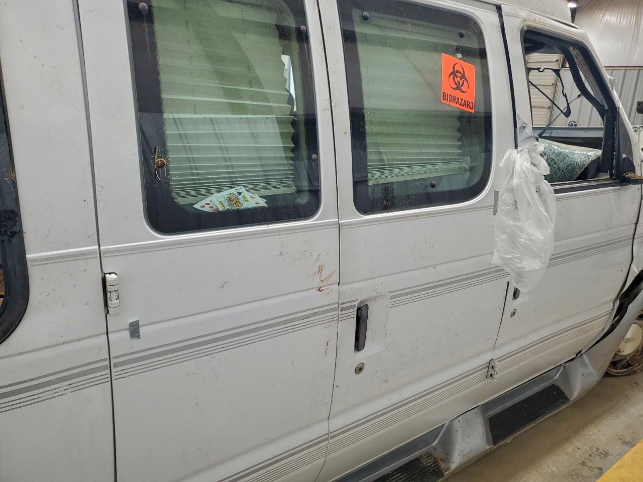 1999 FORD ECONOLINE E150 VAN photo 28