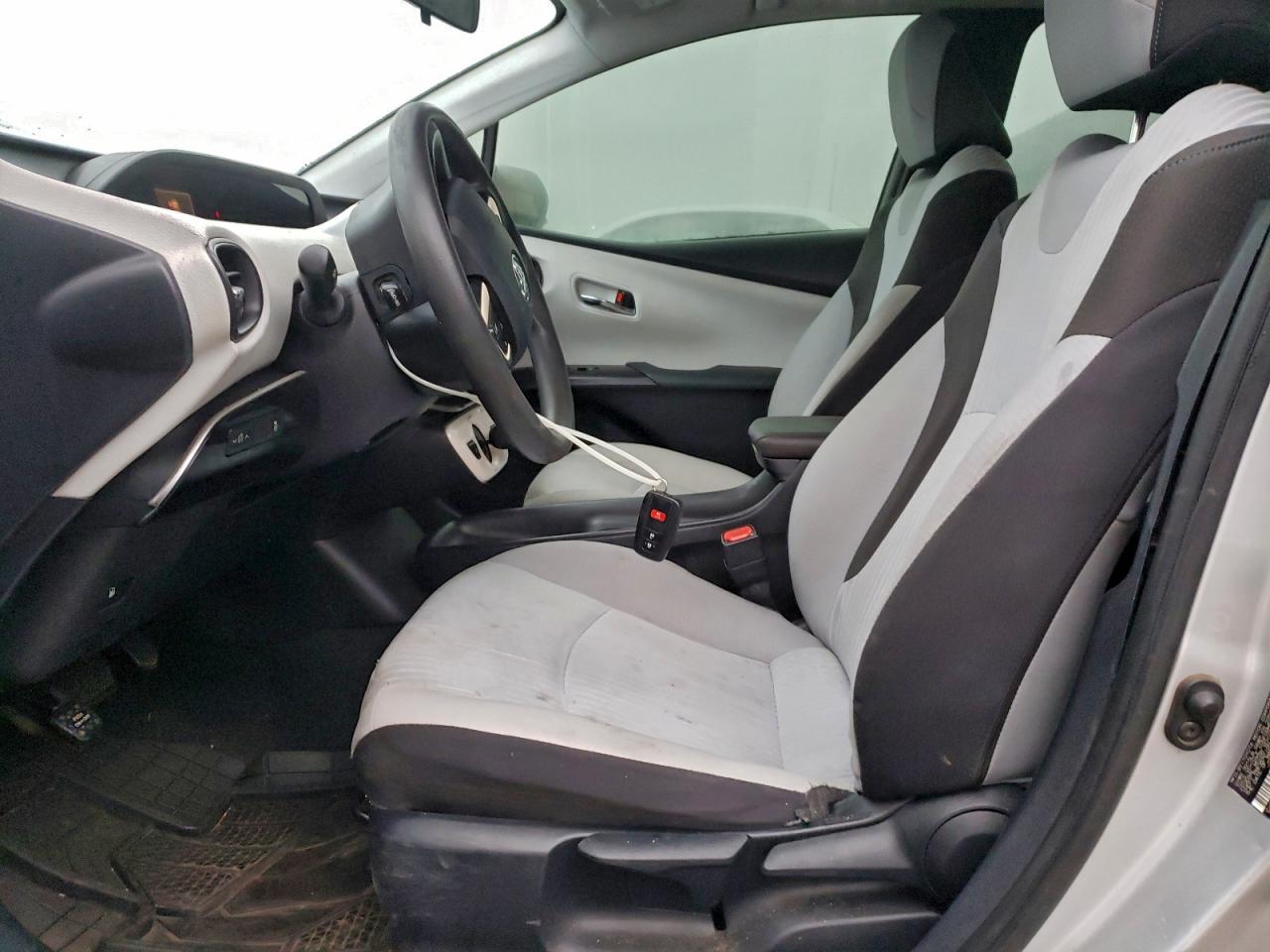 2016 TOYOTA PRIUS photo 19