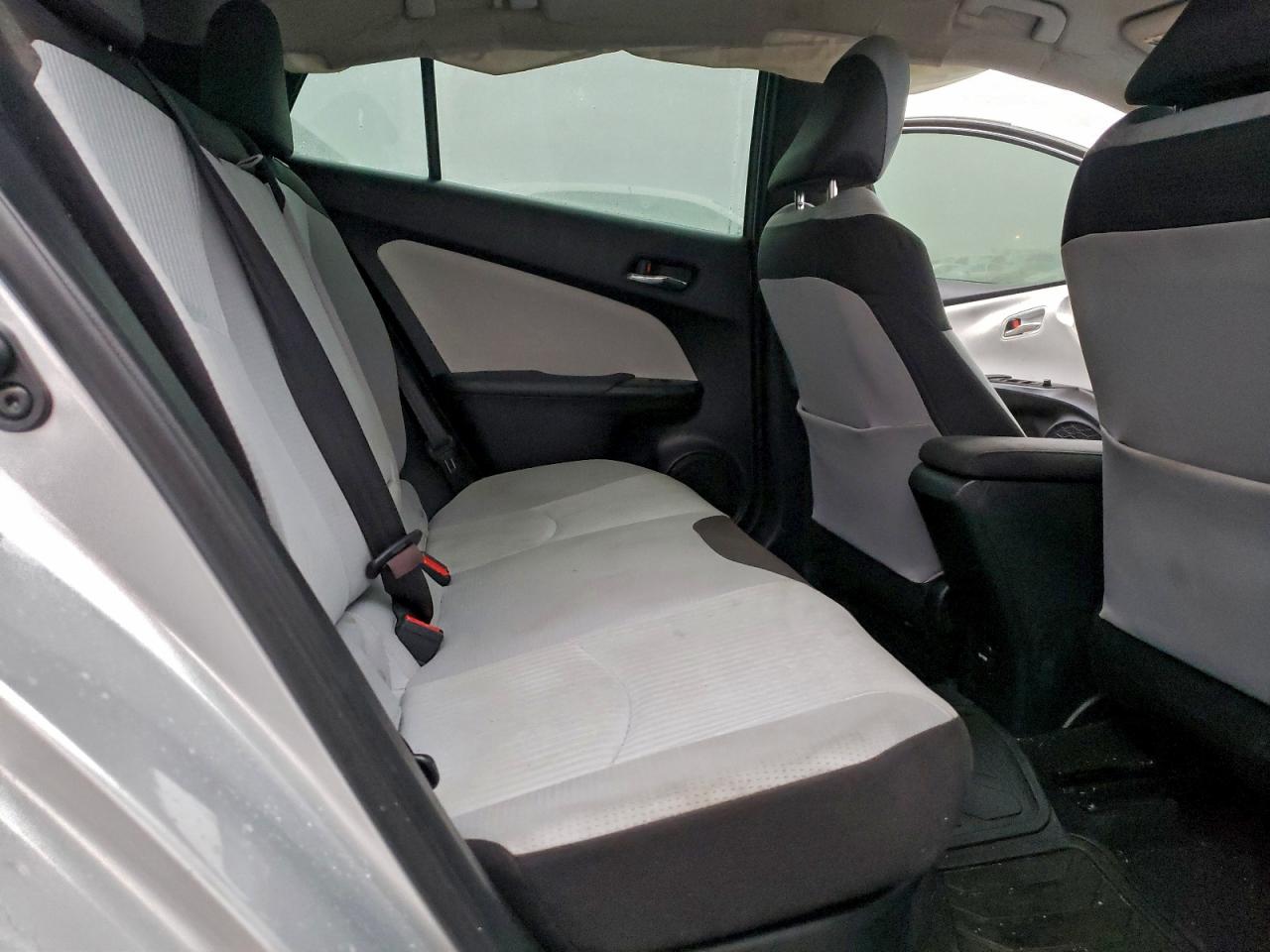 2016 TOYOTA PRIUS photo 28