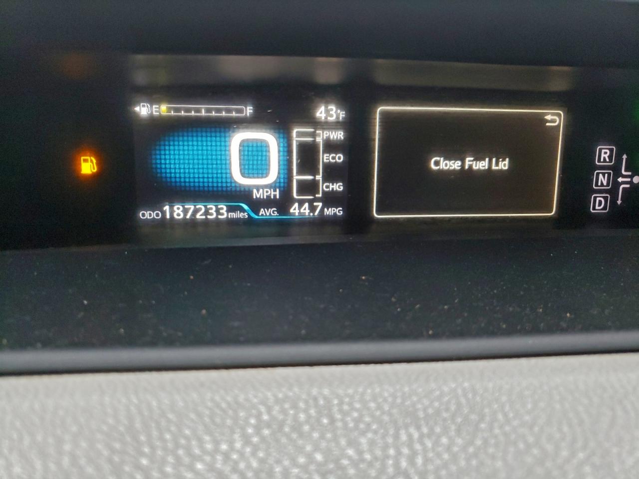 2016 TOYOTA PRIUS photo 25