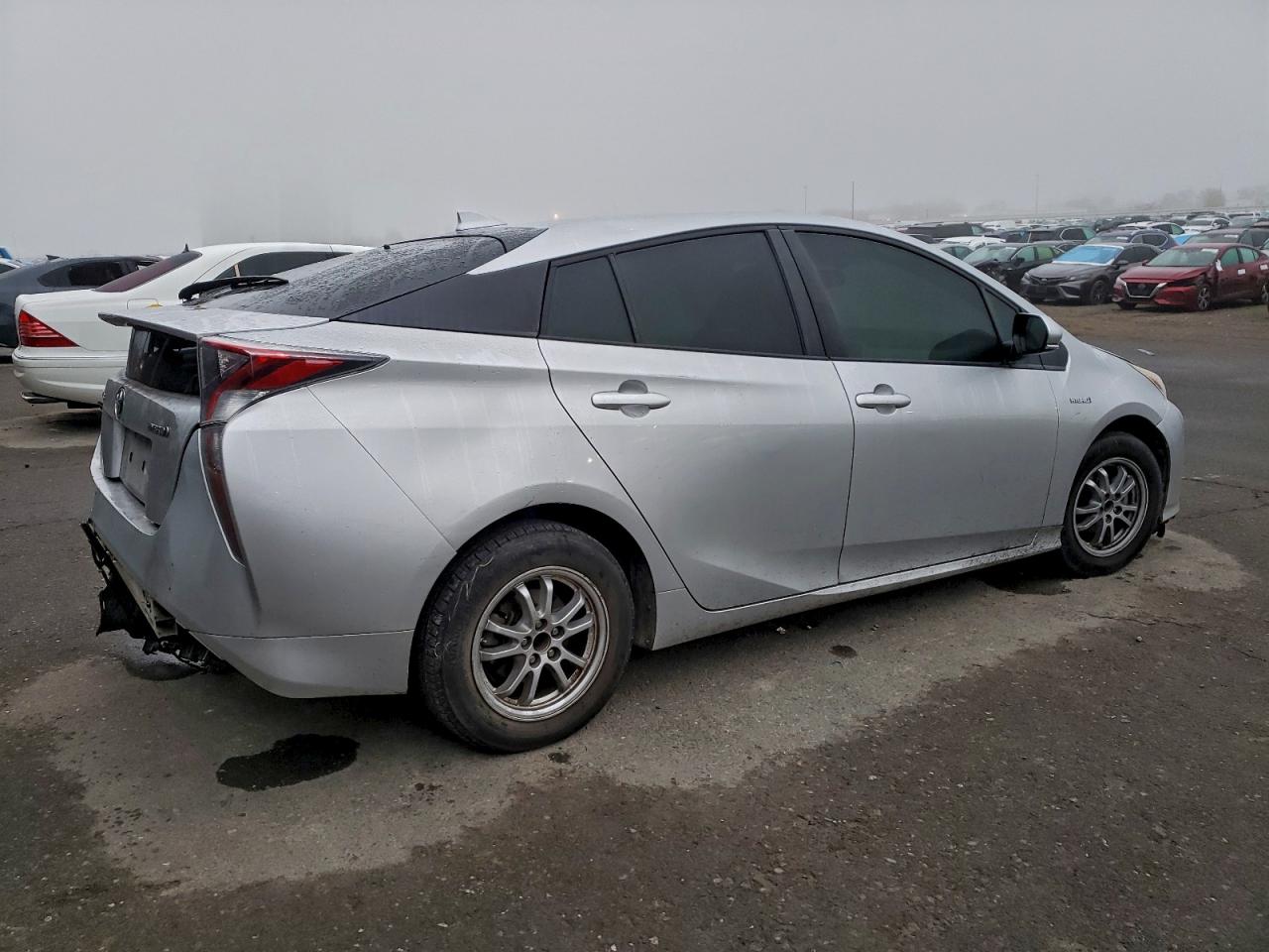 2016 TOYOTA PRIUS photo 7