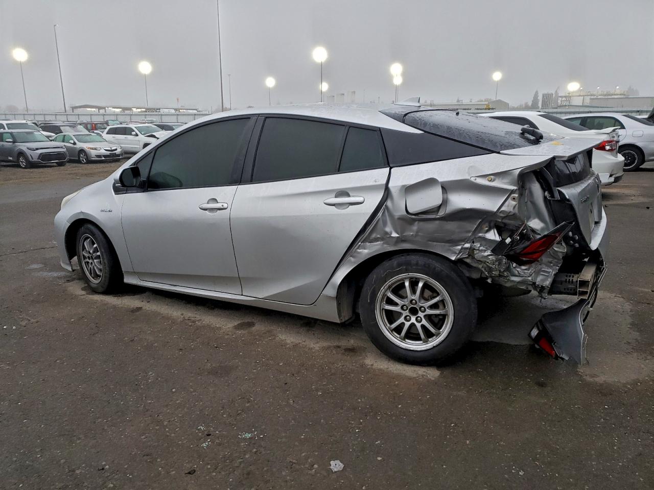 2016 TOYOTA PRIUS photo 4