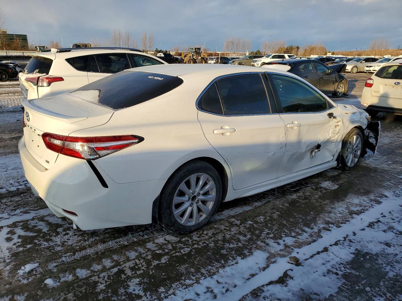 2020 TOYOTA CAMRY SE photo 3