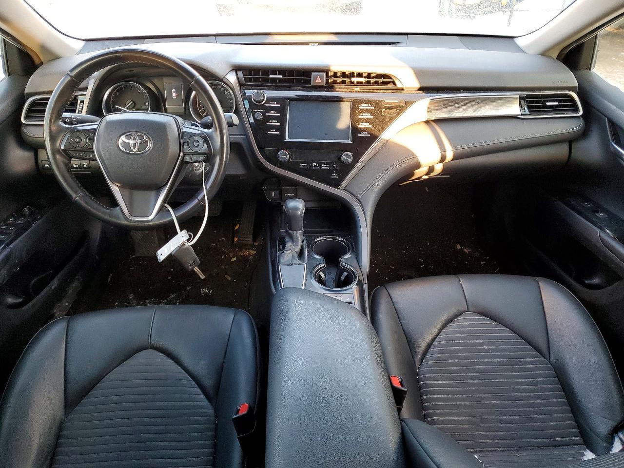 2020 TOYOTA CAMRY SE photo 8