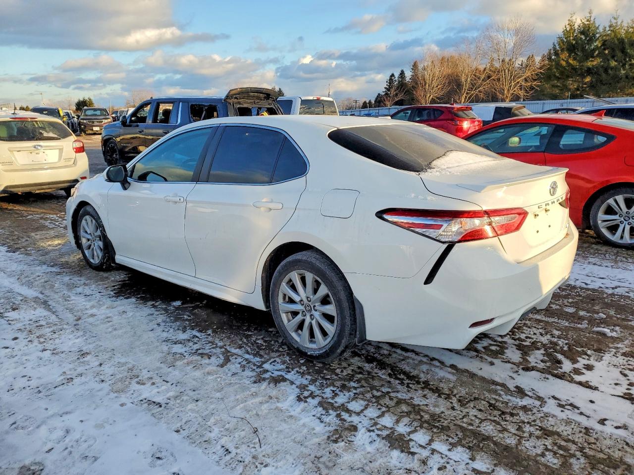 2020 TOYOTA CAMRY SE photo 2