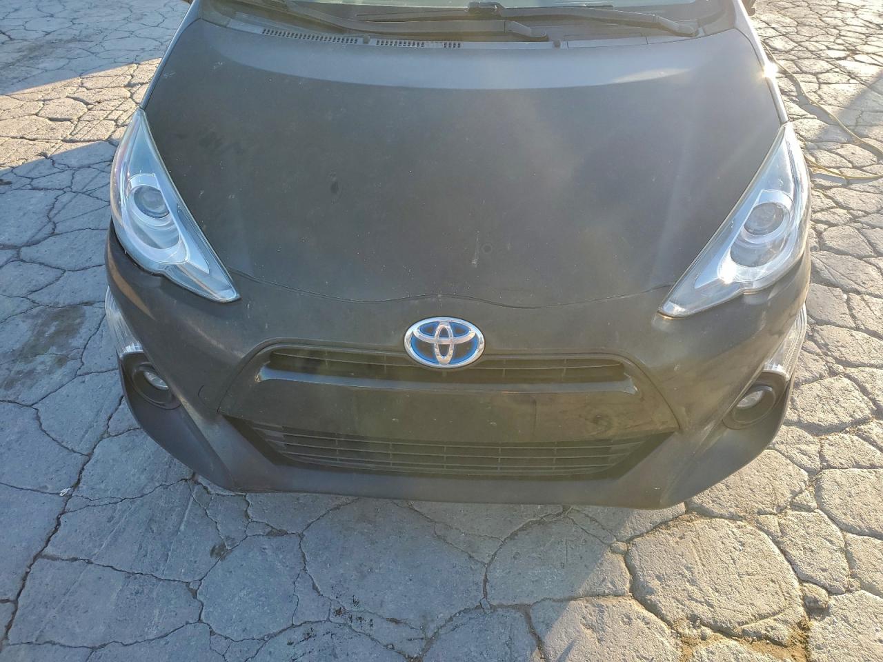 2015 TOYOTA PRIUS C photo 21