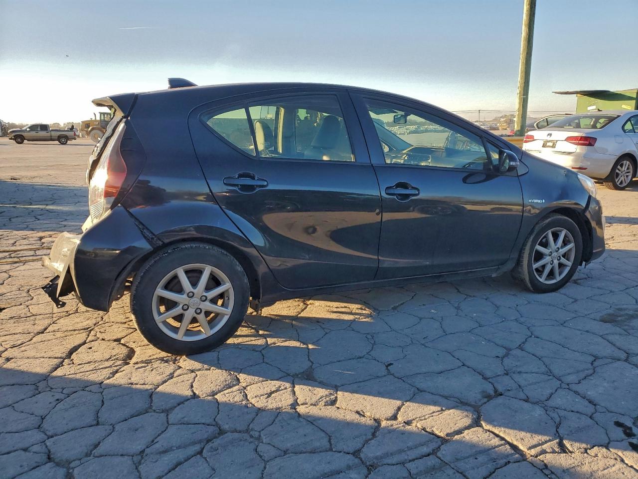 2015 TOYOTA PRIUS C photo 5
