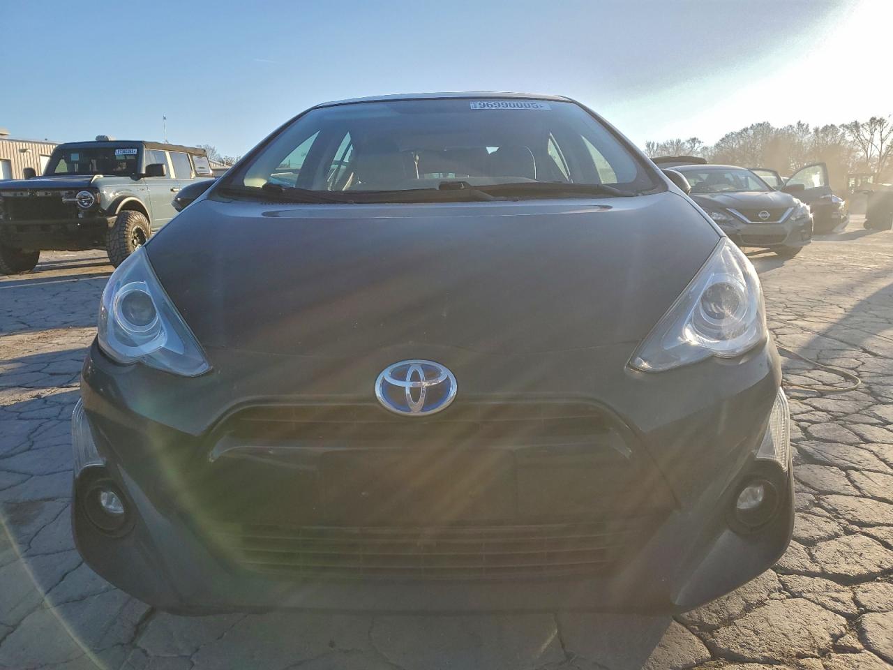 2015 TOYOTA PRIUS C photo 9