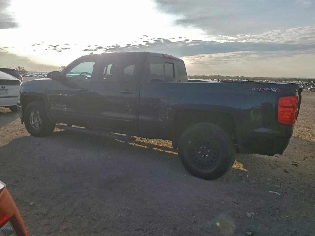 2015 CHEVROLET SILVERADO K1500 LT photo 2