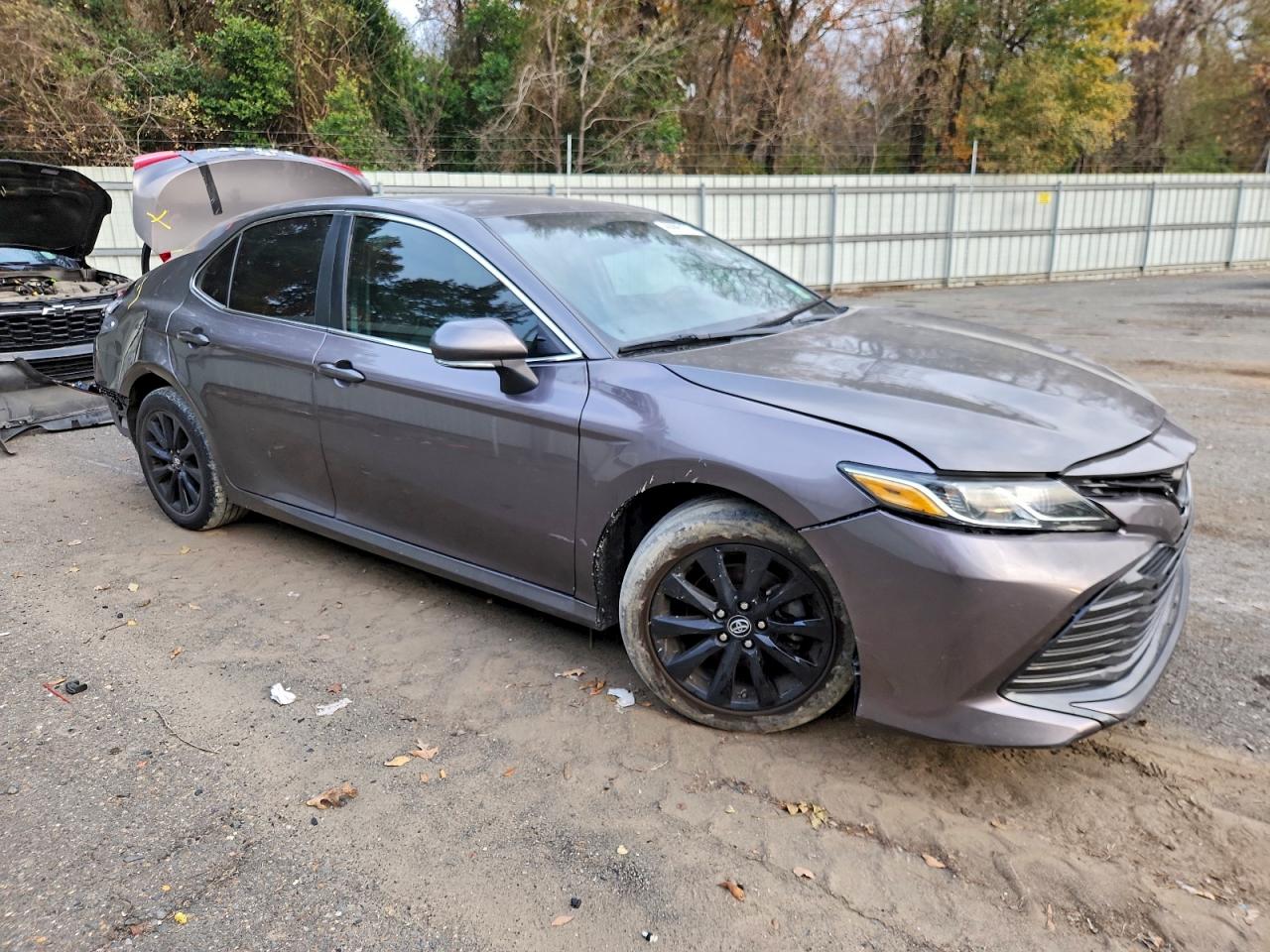 2020 TOYOTA CAMRY LE photo 4