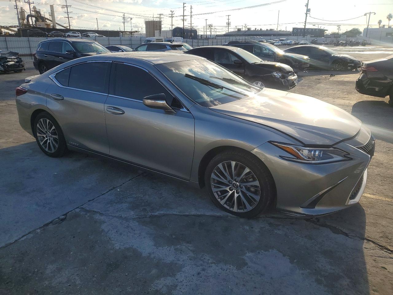 2020 LEXUS ES 300H photo 4